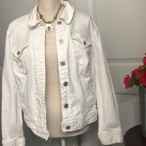 White Jean jacket . Size Xlarge